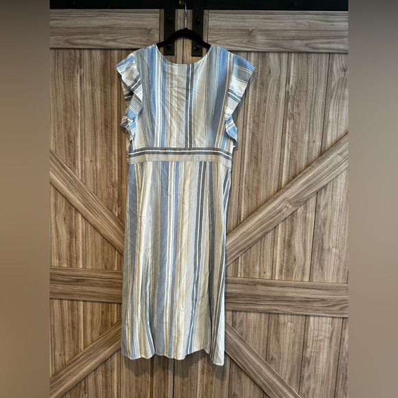 Flutter sleeve fitted button front midi dress - Picture 2 of 4